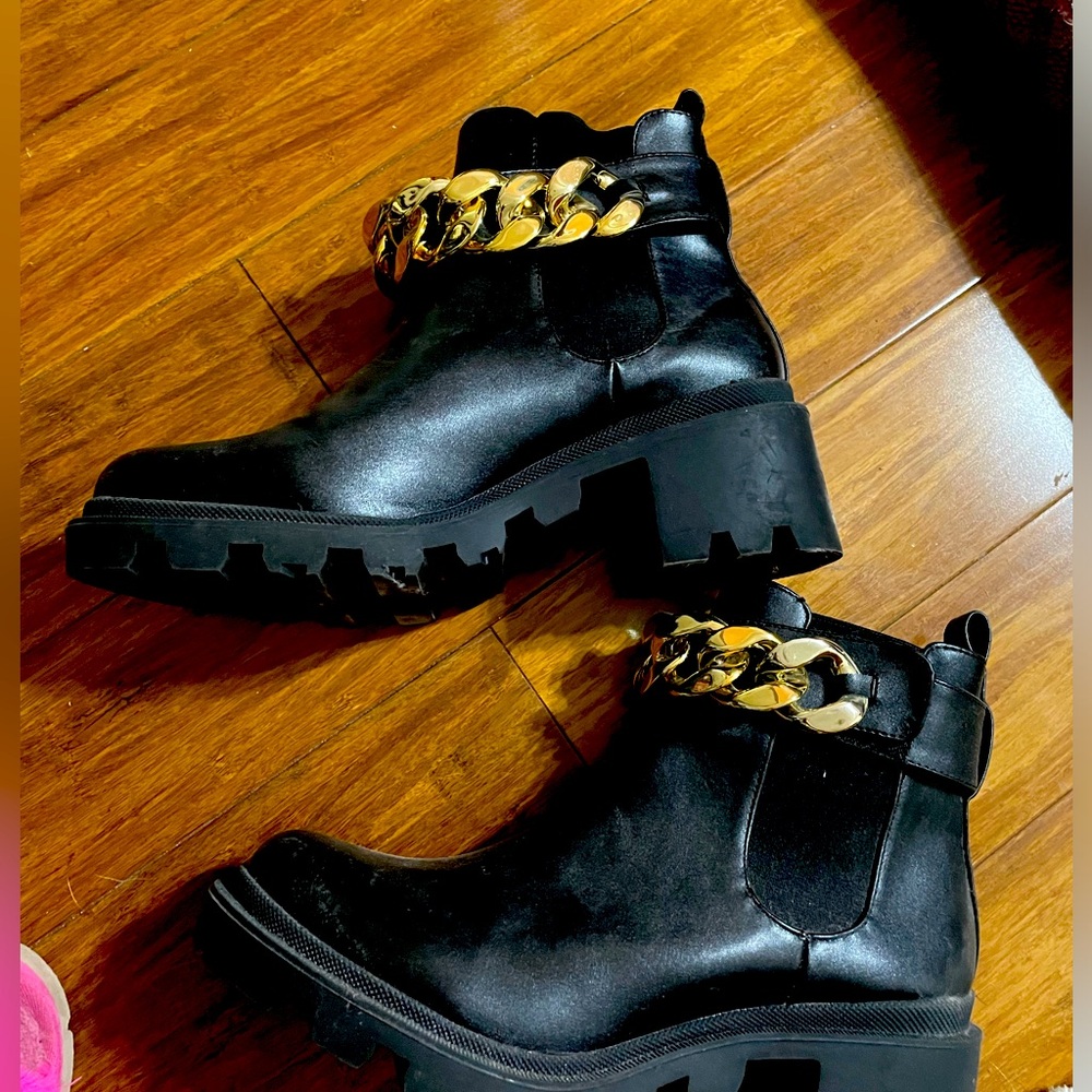Brand new woman’s chunky boot